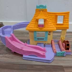 Fisher-Price Belle's Klip Klop Cottage